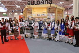 Румъния - Букурещ - Международен панаир на книгата - ученици - Български теоретичен лицей „Христо Ботев“