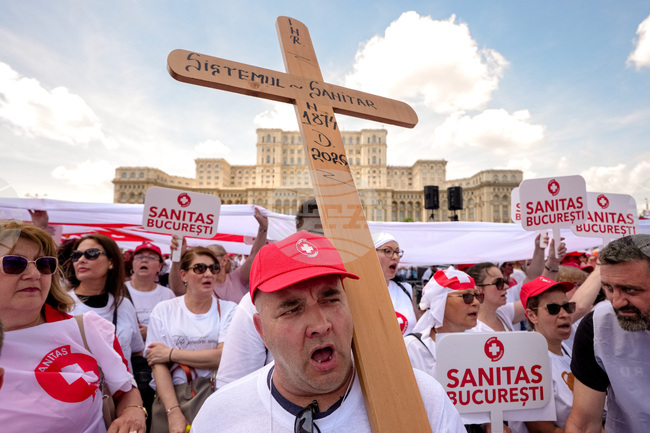 APTOPIX Romania Healthcare Protest