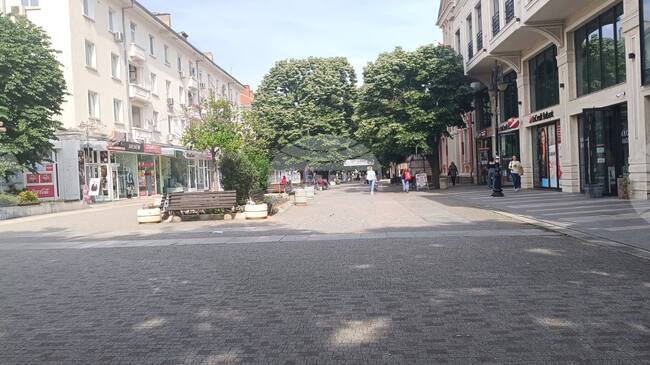 Засиленият контрол намали движението на тротинетки в пешеходната зона на Сливен