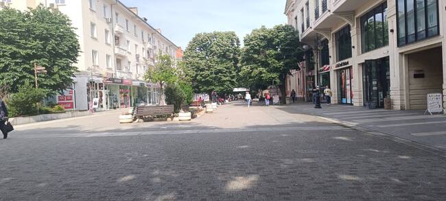 Засиленият контрол намали движението на тротинетки в пешеходната зона на Сливен