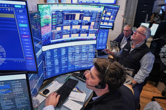S&P 500 и Nasdaq се движат низходящо в началото на търговската сесия на Уолстрийт на фона на резултатите на „Броудком“