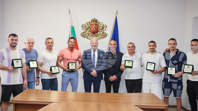 Министърът на спорта Енчо Керязов награди националите по спортна гимнастика за успешното представяне на Световните купи в Ташкент и Варна
