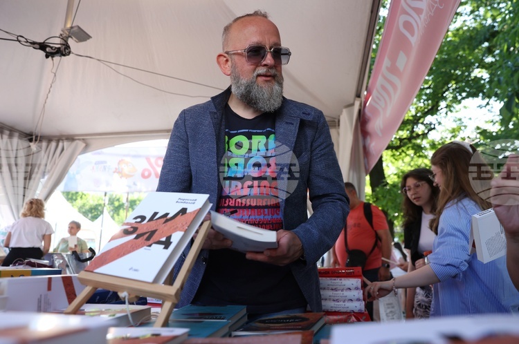 Книгата е един тих диалог между читател и автор За