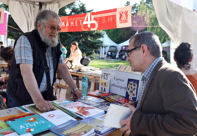 Пролетен панаир на книгата 2026 - Деян Енев - среща с автограф