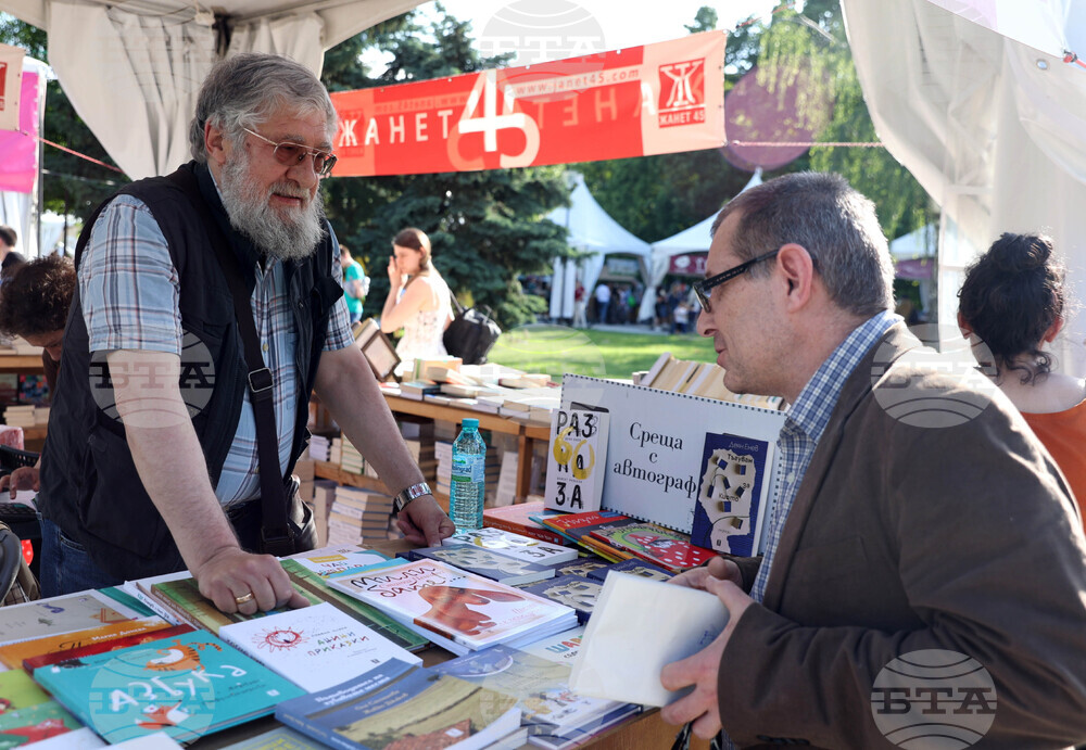 Пролетен панаир на книгата 2026 - Деян Енев - среща с автограф