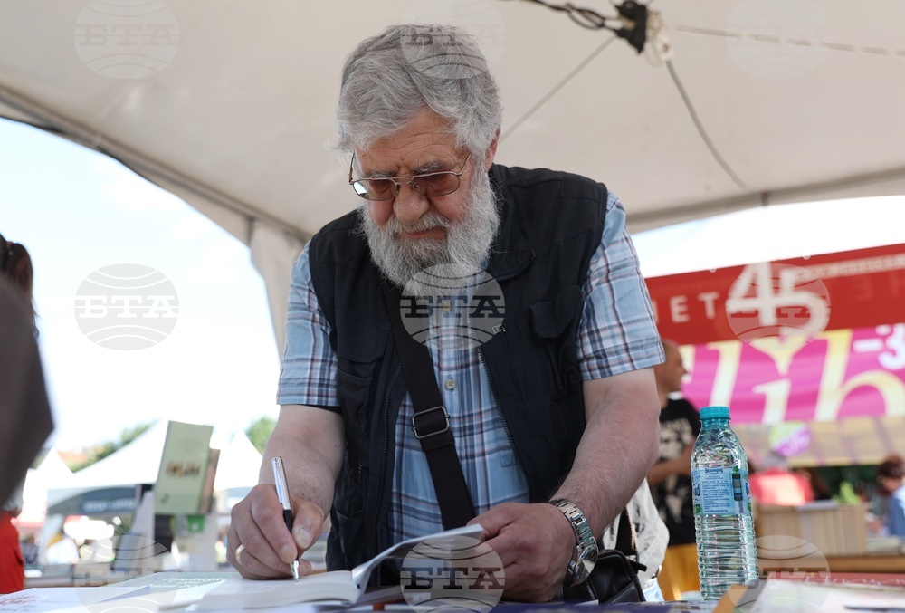 Пролетен панаир на книгата 2026 - Деян Енев - среща с автограф