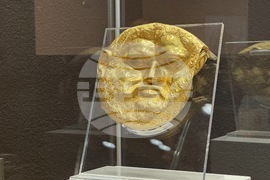 Казанлък - исторически музей  „Искра“ - погребална маска - представяне
