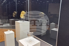 Казанлък - исторически музей  „Искра“ - погребална маска - представяне