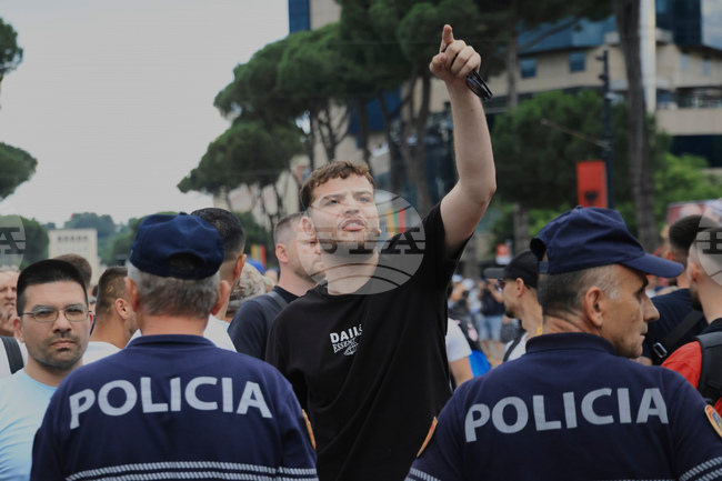 Поредна вечер на протести в Тирана срещу проект за застрояването на полуостров Звърнец 