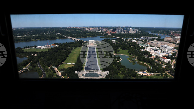 APTOPIX Lincoln Memorial Reflecting Pool