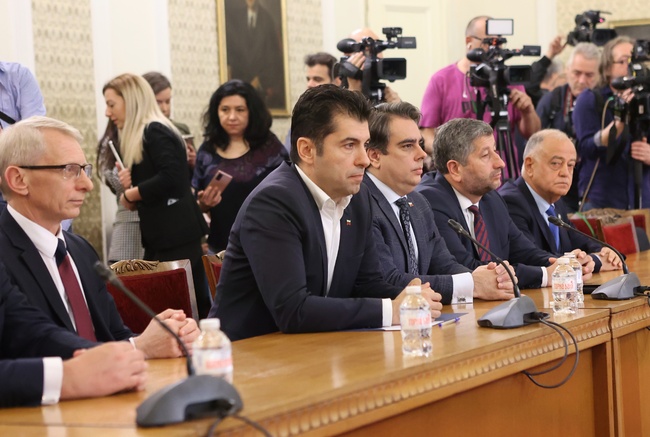 Пет основни приоритета включва управленската програма на ПП-ДБ за следващите 18 месеца; днес представят проектокабинета "Денков"