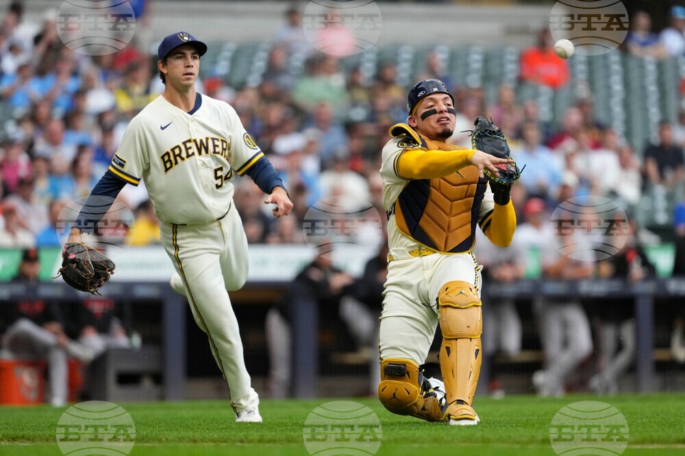 Giants Brewers Baseball