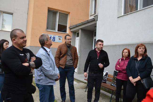 Община Благоевград: Завършиха ремонтните дейности по опожарения блок в кв. „Струмско“, кметът Илко Стоянов се срещна с хората, живеещи в сградата