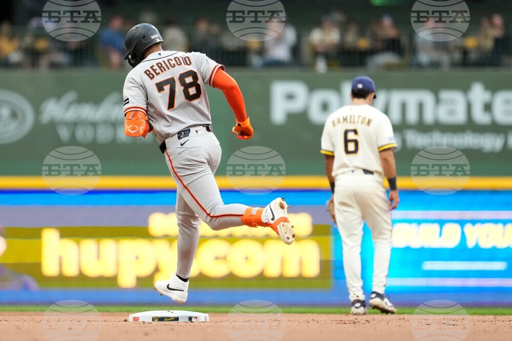 Giants Brewers Baseball
