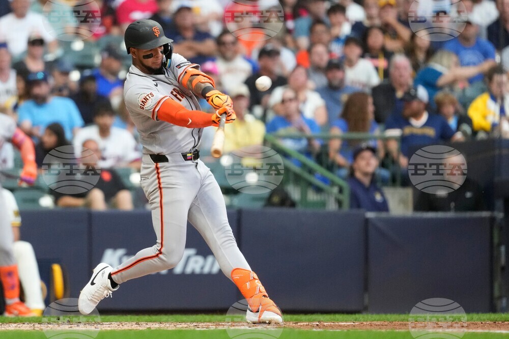 Giants Brewers Baseball