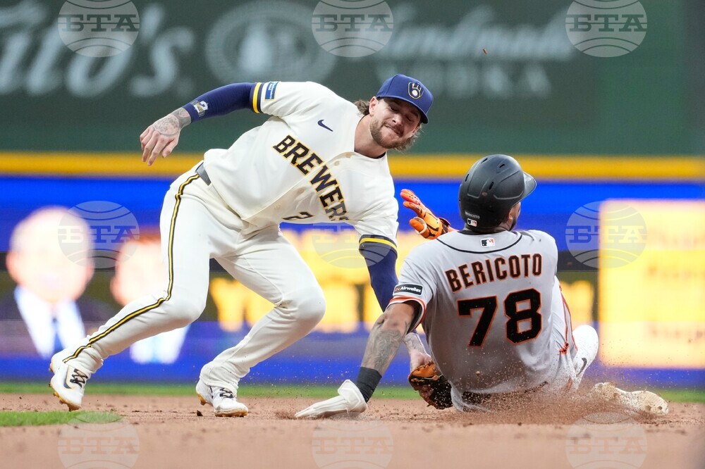 Giants Brewers Baseball