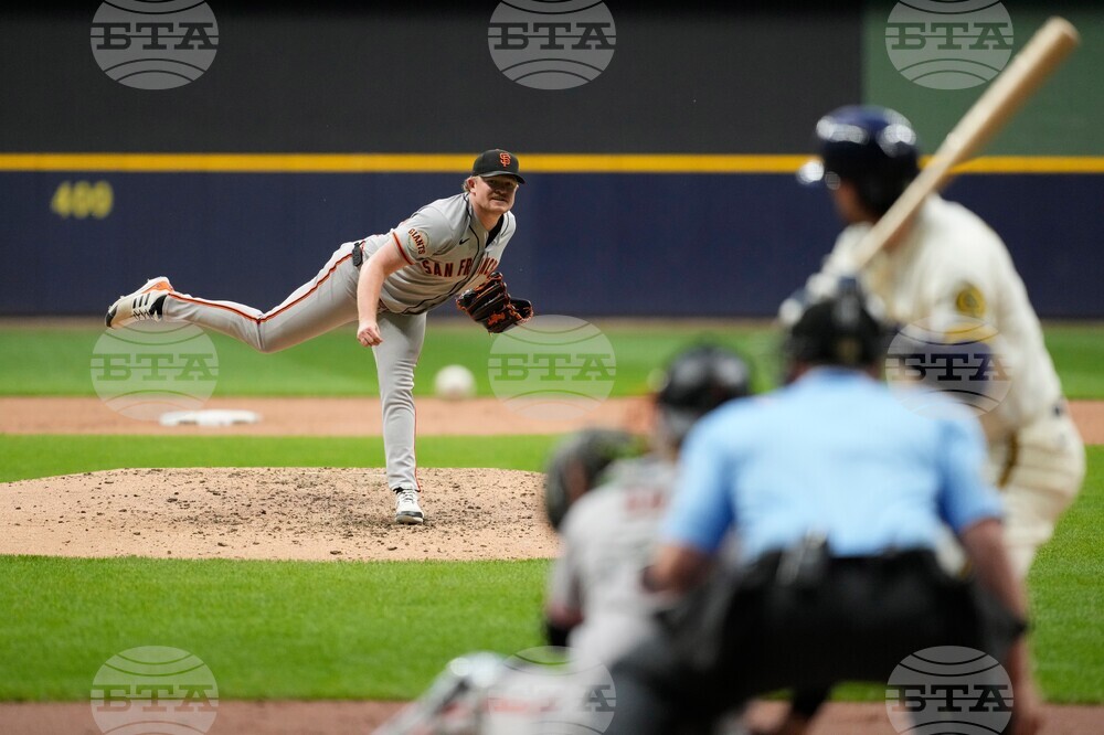 Giants Brewers Baseball