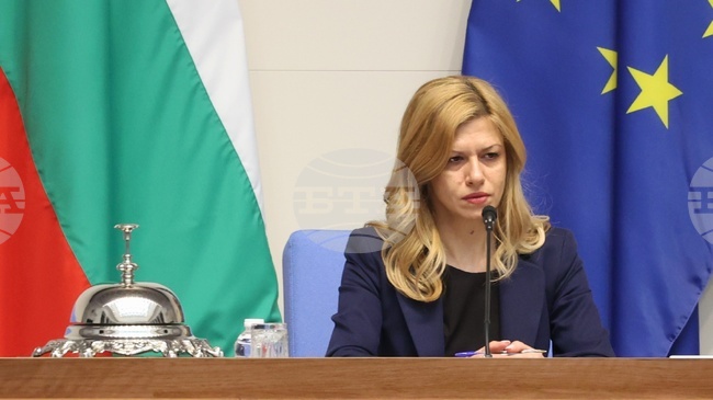 Заседанието на Народното събрание започна с блицконтрол, на който отговарят вицепремиерите