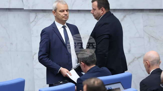 Vazrazhdane Leader Kostadinov Calls for Dossier Commission Closure