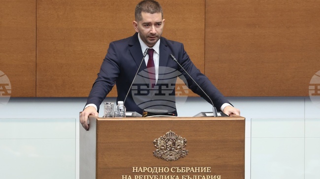 Особеният търговски управител ще се отчита ежемесечно на министъра на икономиката за дейността на всяко от управляваните от него дружества