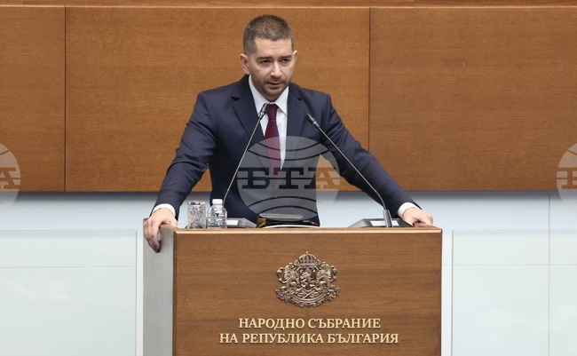 Особеният търговски управител ще се отчита ежемесечно на министъра на икономиката за дейността на всяко от управляваните от него дружества