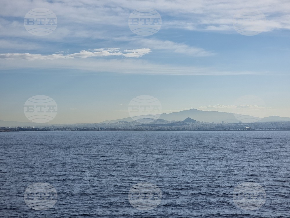 Day 120: Antarctica - RSV 421 Arrives at Piraeus