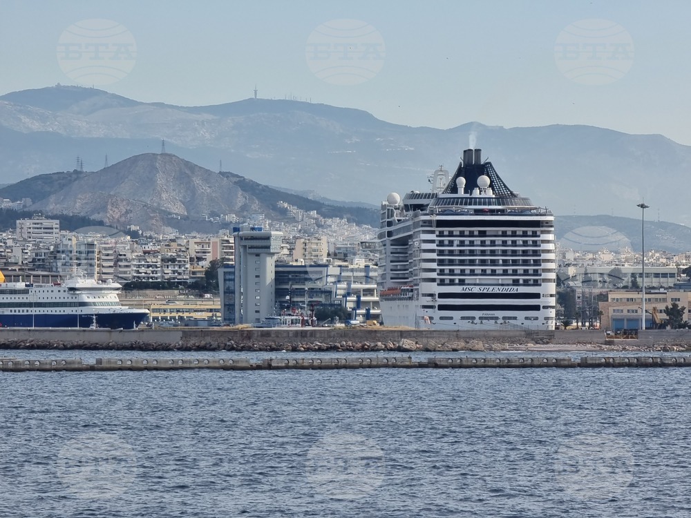 Day 120: Antarctica - RSV 421 Arrives at Piraeus