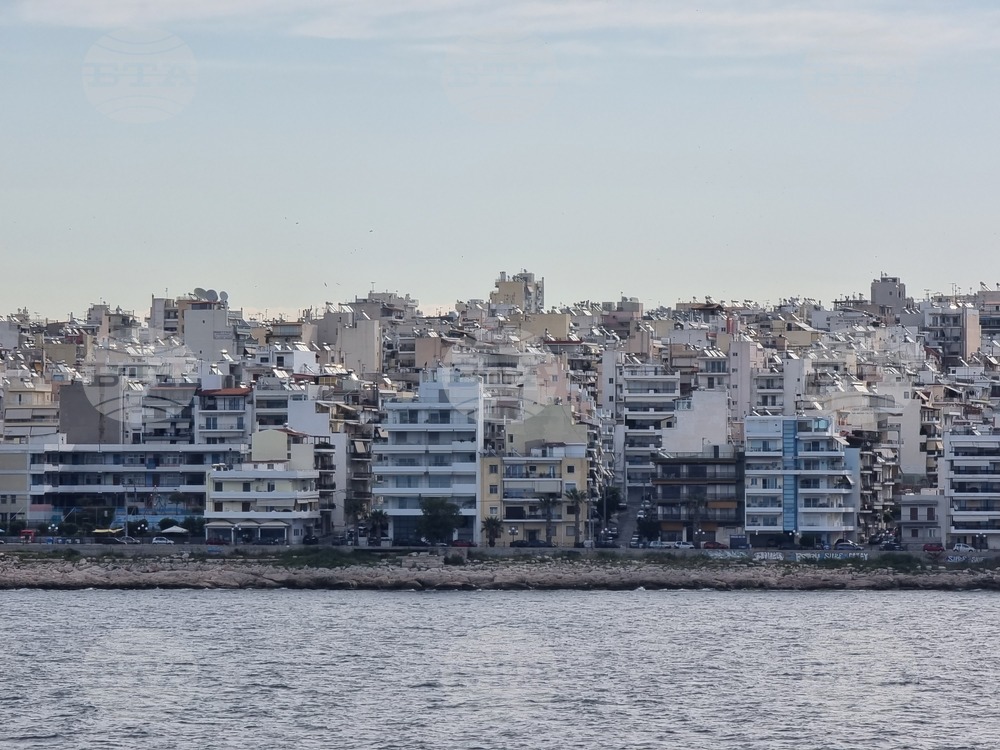 Day 120: Antarctica - RSV 421 Arrives at Piraeus