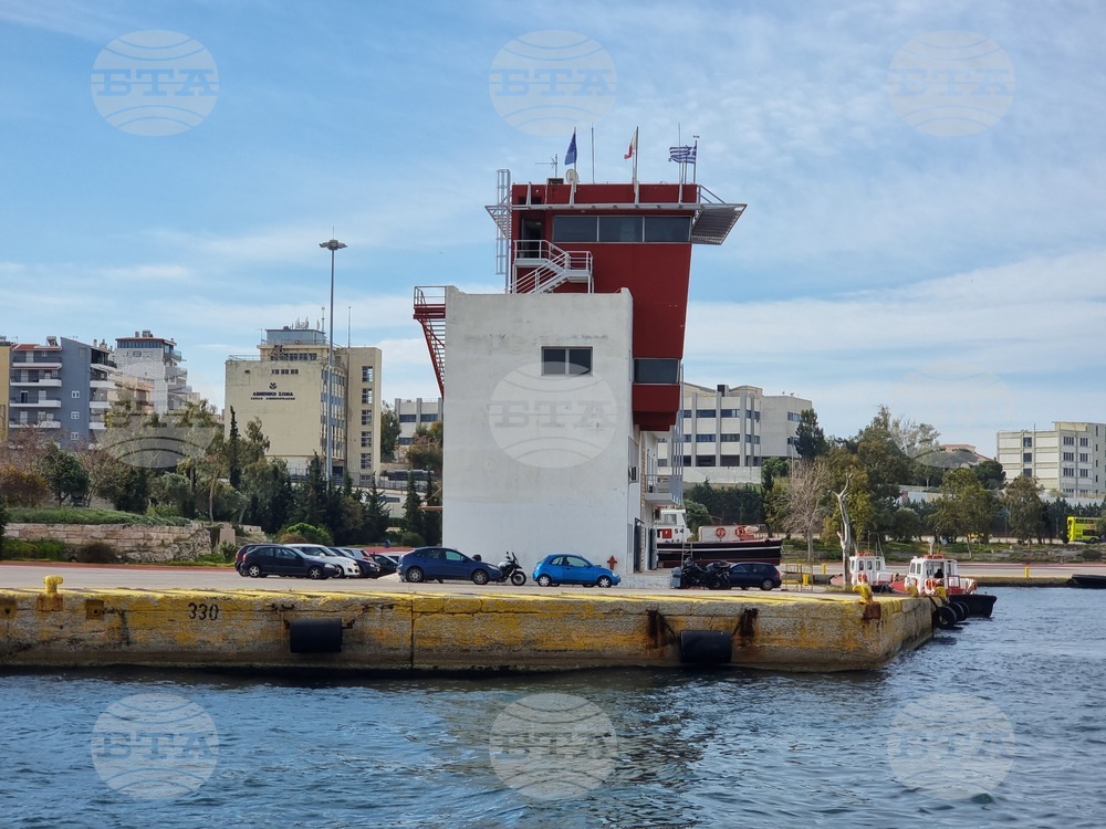 Day 120: Antarctica - RSV 421 Arrives at Piraeus
