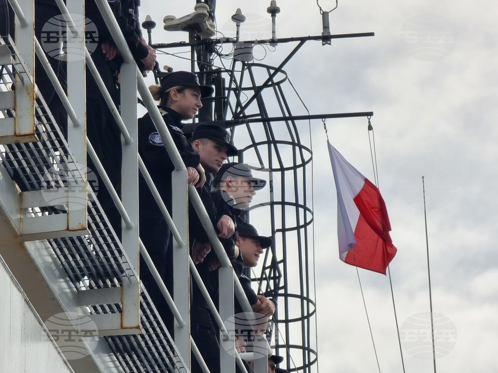 Day 120: Antarctica - RSV 421 Arrives at Piraeus