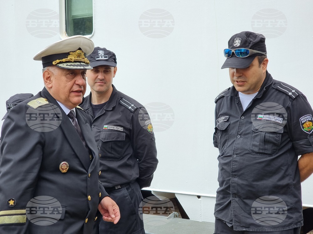 Day 120: Antarctica - RSV 421 Arrives at Piraeus