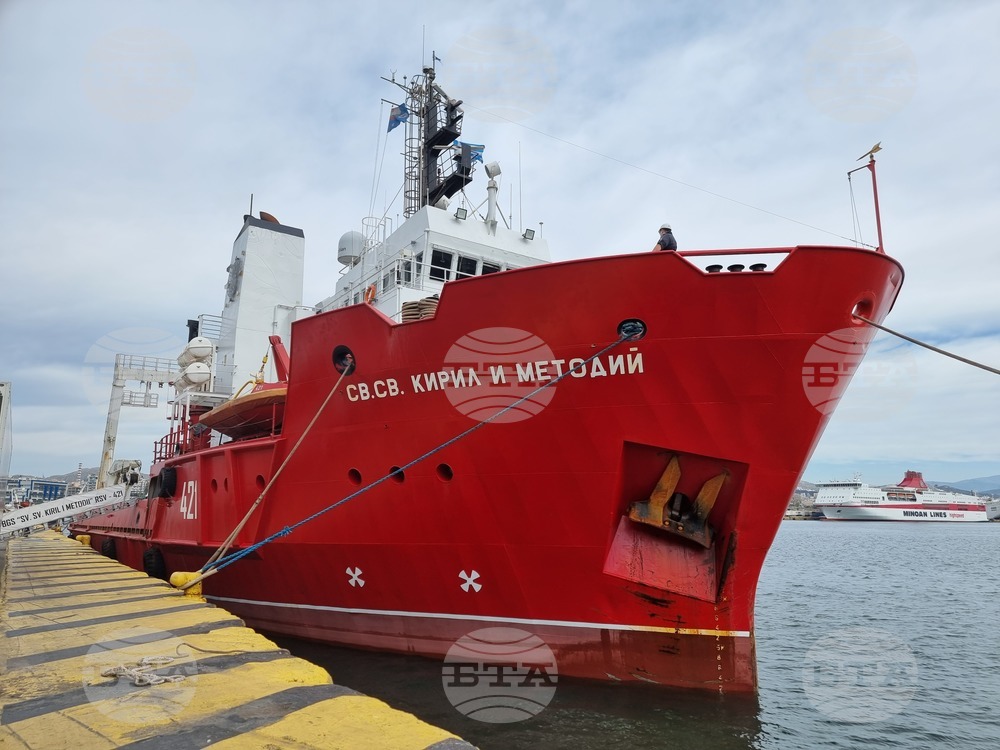 Day 120: Antarctica - RSV 421 Arrives at Piraeus