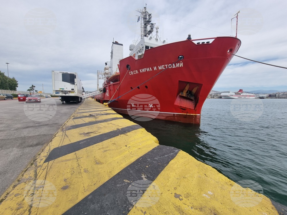 Day 120: Antarctica - RSV 421 Arrives at Piraeus