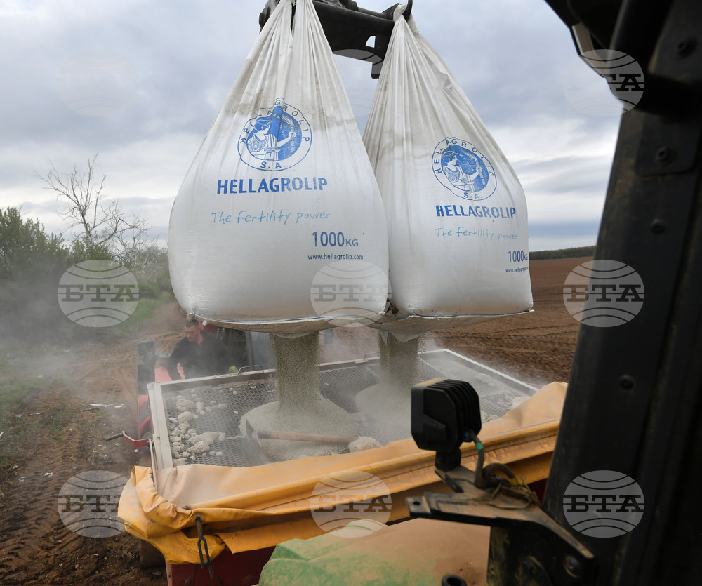 Исперих - работа на полето - предсеитбена подготовка