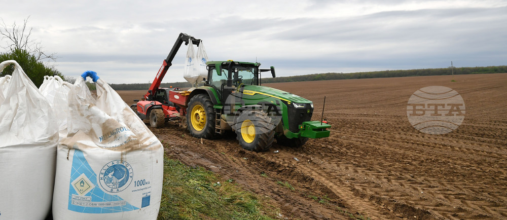 Исперих - работа на полето - предсеитбена подготовка