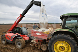 Исперих - работа на полето - предсеитбена подготовка