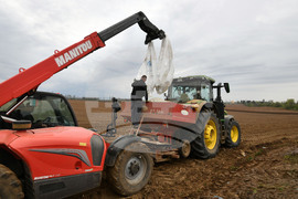 Исперих - работа на полето - предсеитбена подготовка