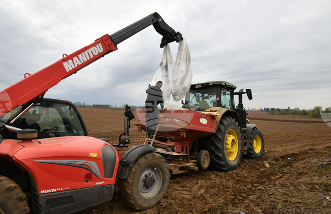 Исперих - работа на полето - предсеитбена подготовка