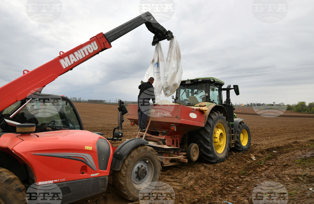 Исперих - работа на полето - предсеитбена подготовка