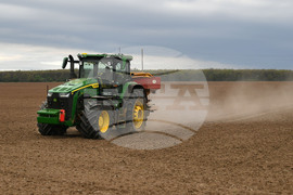 Исперих - работа на полето - предсеитбена подготовка