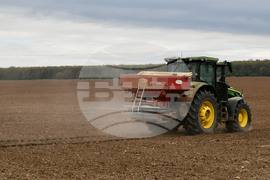 Исперих - работа на полето - предсеитбена подготовка