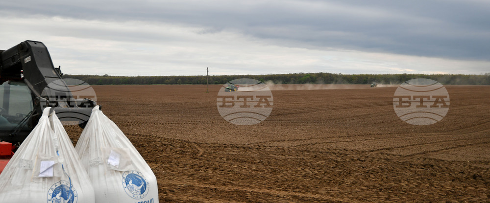 Исперих - работа на полето - предсеитбена подготовка