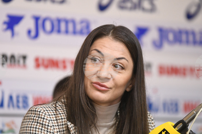 Бронзовата олимпийска медалистка по борба от Токио Евелина Николова сложи край на спортната си кариера