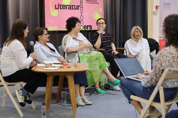 Leading Romanian Translators Take Part in Discussion at Bulgarian Stand at Bucharest Book Fair