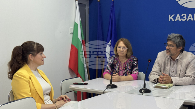Юристът Гергана Атанасова представи инициативата „Пос(в)ещение на картина“ по време на дискусията „Пенчо Славейков днес“ в Казанлък