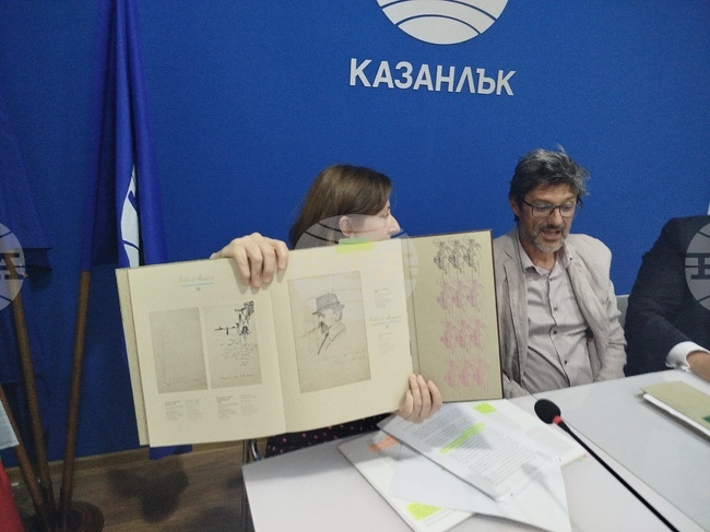Портрет на Пенчо Славейков, нарисуван от Иван Милев, се съхранява в Художествена галерия „Казанлък“, каза главният уредник на арт пространството
