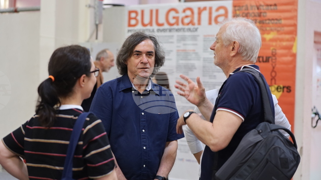 Най-известният съвременен румънски писател Мирча Картареску посети щанда на България на Международния панаир на книгата в Букурещ