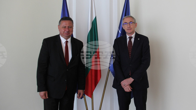 Deputy Foreign Minister Hristo Polendakov Meets Outgoing Canadian Ambassador Buchan