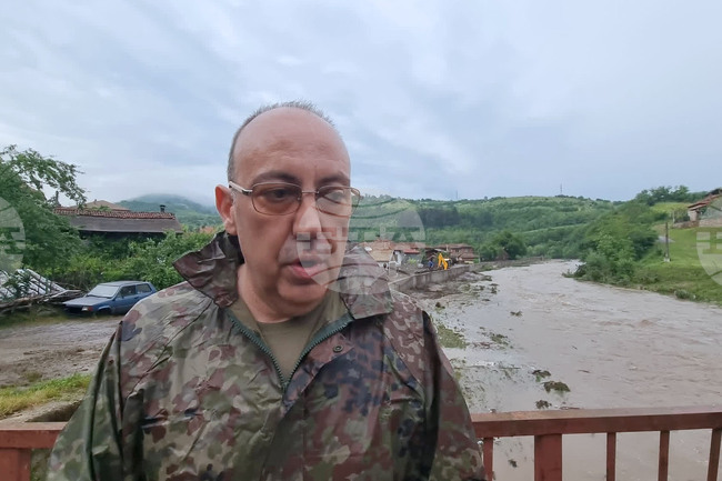 Превантивно евакуираха жители на село Тича заради риск от ново преливане на реката