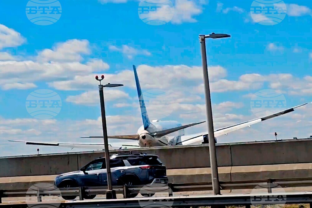 Plane Strikes Light Pole